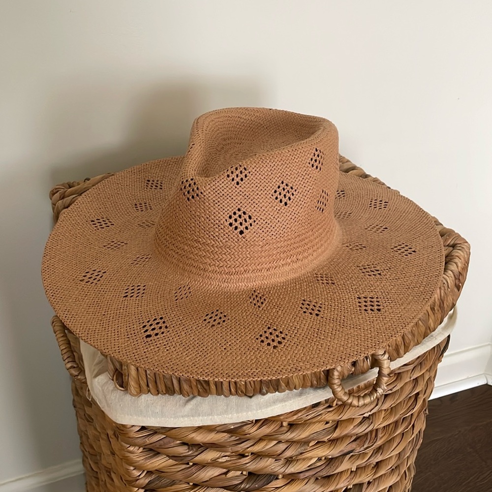 Nordstrom Tan Hat, great condition! Worn twice.